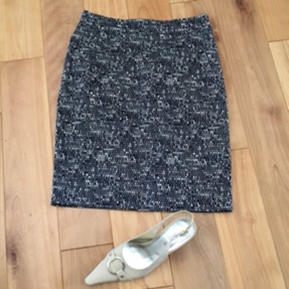 Weekend Max Mara Mosaic Navy/White pencil skirt size 4 - Picture 3 of 13